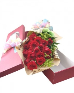 12 Roses In A Box